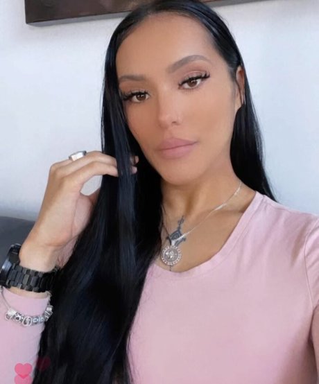 marleyemerson pretty model image