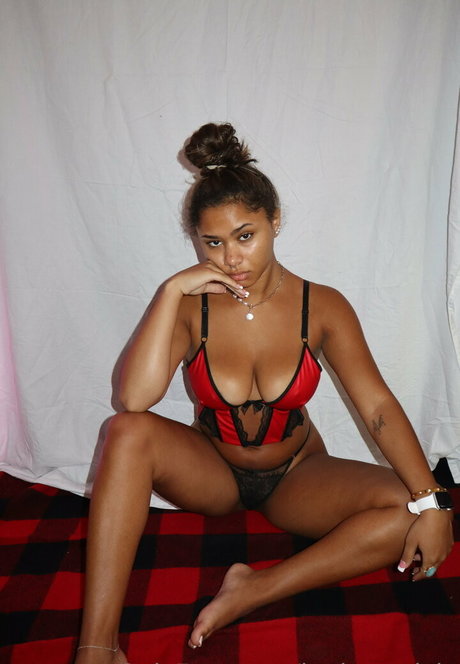 katieswrdvip nice model img