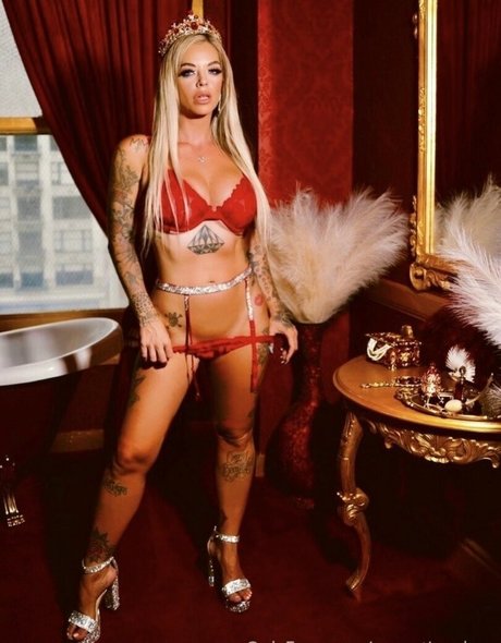 May Valentine model art picture