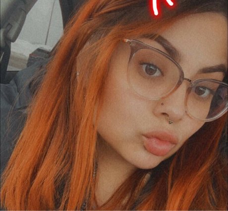 emilyelixer model pornographic picture