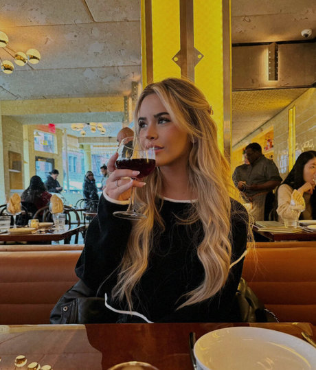 Em1ly El1zabeth star pornographic image