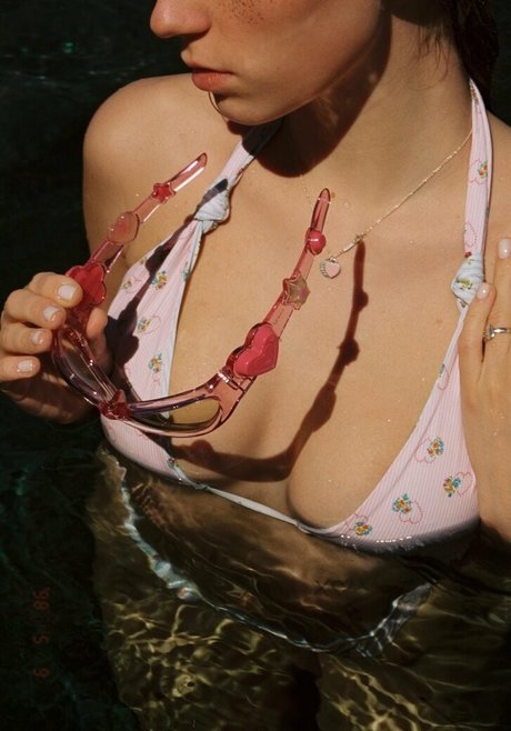 maligoshik exclusive model image