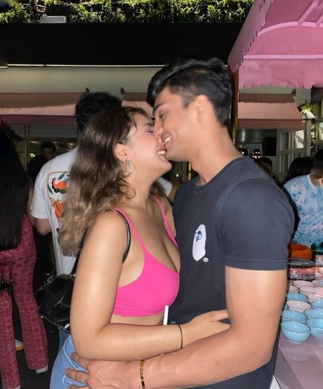 tvishagulatii nude model img