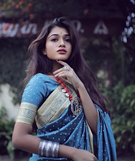 Ridhima Bisht star hot photos