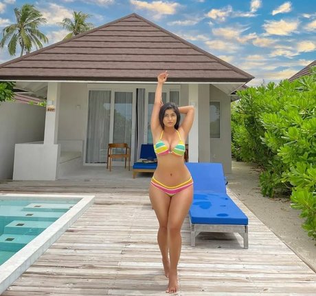 Pratika Sood erotic model picture