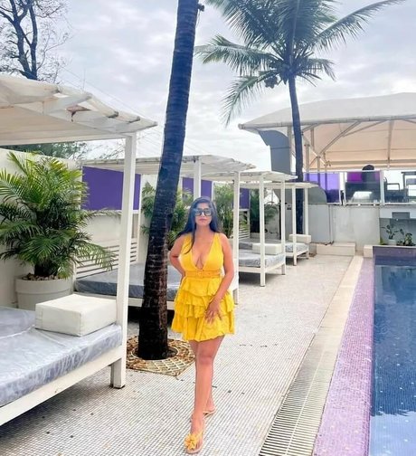 Pratika Sood pretty star photos