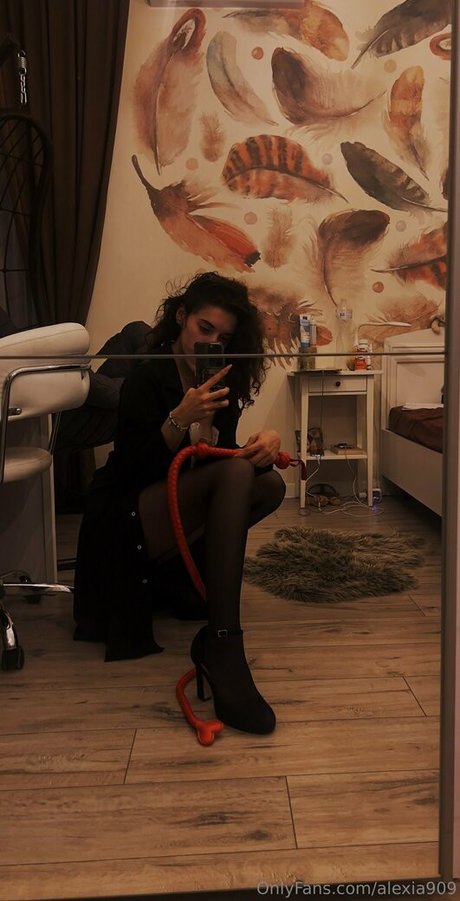 dominia noir hd star pic