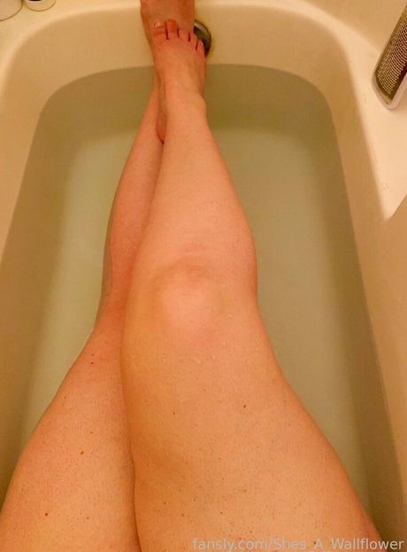 shes a wallflower xxx model photo