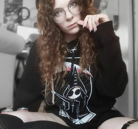 Porcelain Ghoul beautiful star pic