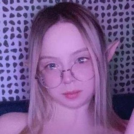 peachybabyfrog best model pic