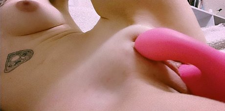 thebeezleboop model porn pic