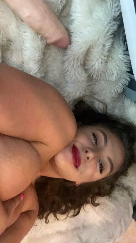 Juiciest Jade pretty actress pictures