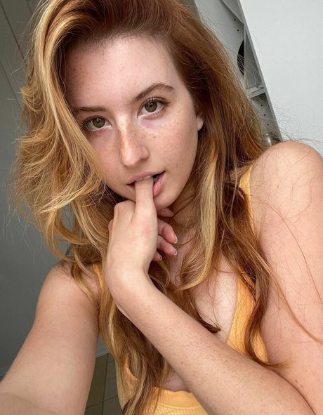 Strawberry Kisses art model photo