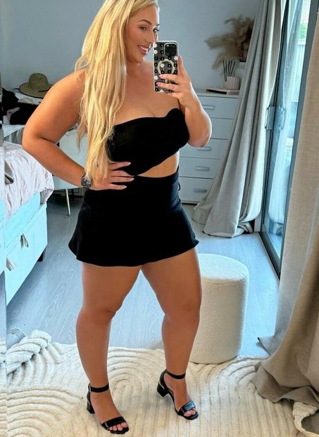 Nora Davis naked star picture