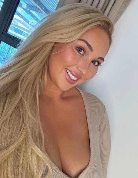 Nora Davis pornstar beautiful img