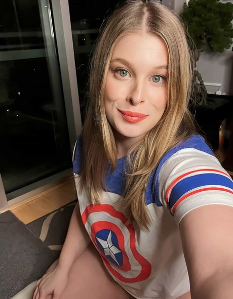 Curvy Krysta free model picture