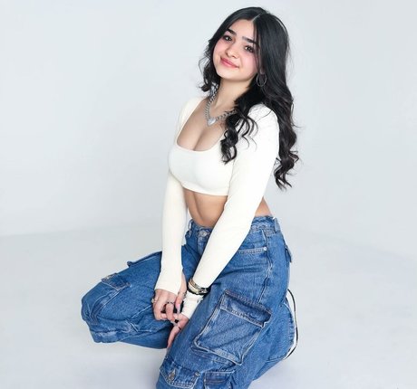 Alexandra Bull beautiful model galleries