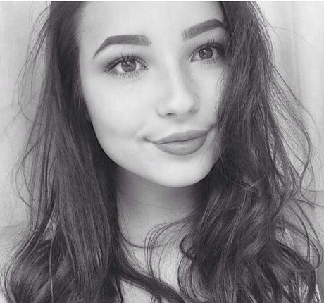 Lydia Harrison adult model img