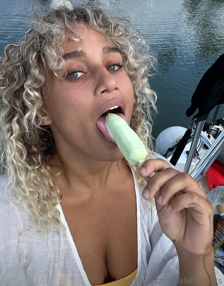 Salah Brooks pornstar nude photo