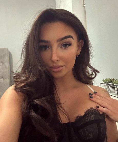 Chloe Panchal adult actress photo