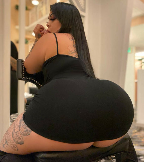 Sexxxyselena model free photo