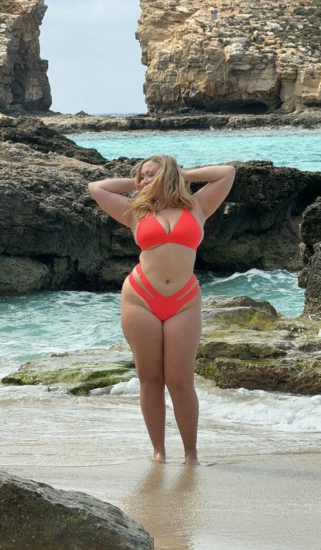 Niki Peacock pornstar erotic img