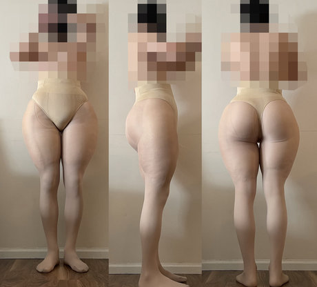 CrimsonBorgia free model photos