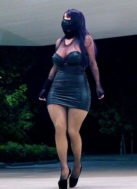 CrimsonBorgia porn actress photos