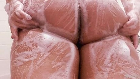 StrawbewwyMilf pornstar exclusive img