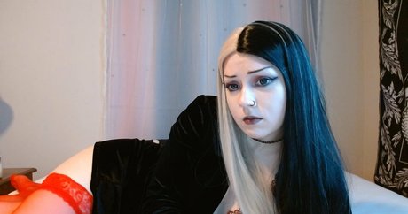 missfloramoon adult actress image