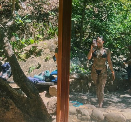 La irais best model picture