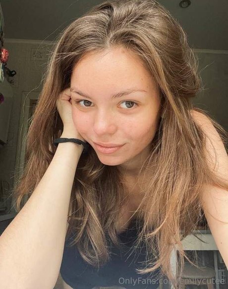 emilycutee nude actress picture