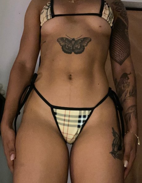 Buff Camile hot model photos