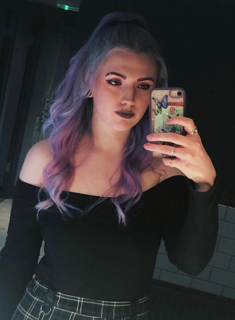 MYSTIK MINX pornstar archive