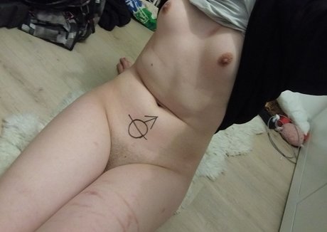 PuppyModer nude model picture