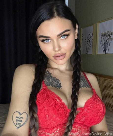 Dolce Vita adult model pictures