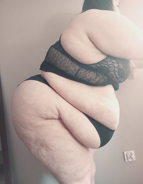 Fluffymaya98 model top images