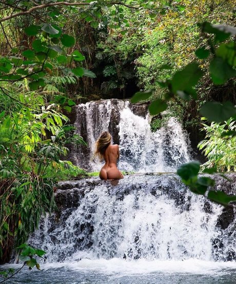 Sarah Kohan model sex photos