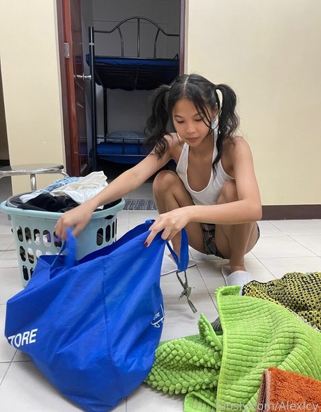 AlexIcy model hd image