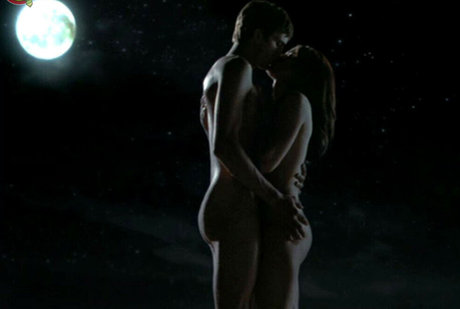 Amanda Peet nude star pictures