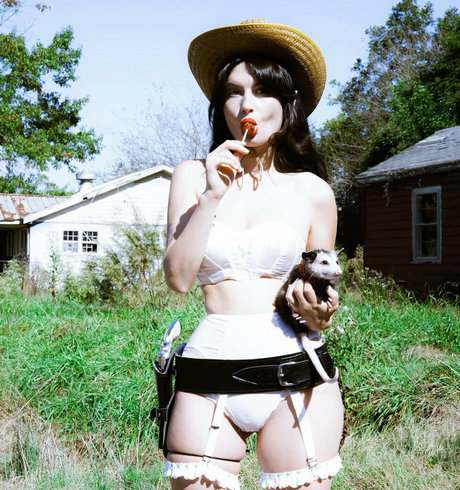 Willow Avalon pretty model photo