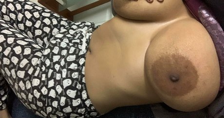 Desi Aurora exclusive model pic