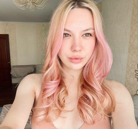 scarlettford naked model image