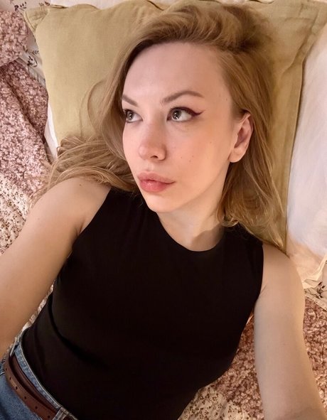 scarlettford model naked images