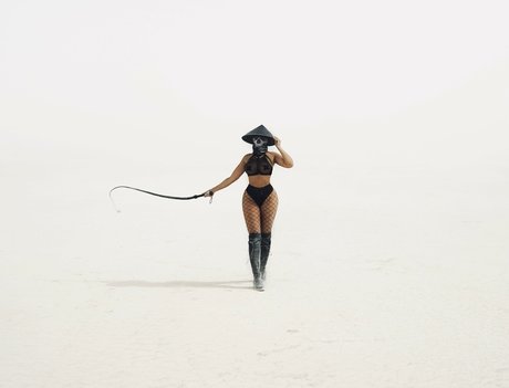 La Reina Shaw nice model images