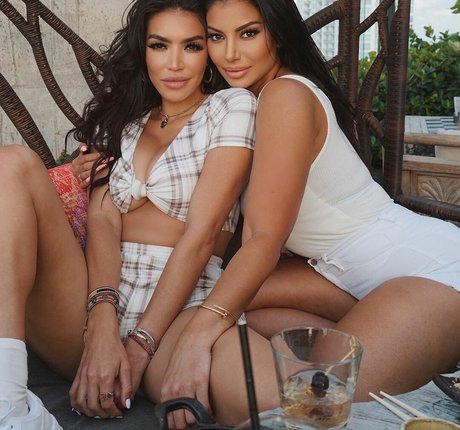 La Reina Shaw erotic actress archive