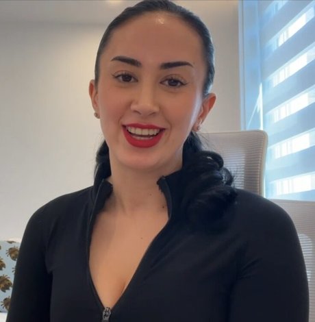 MistressVir pretty model pic