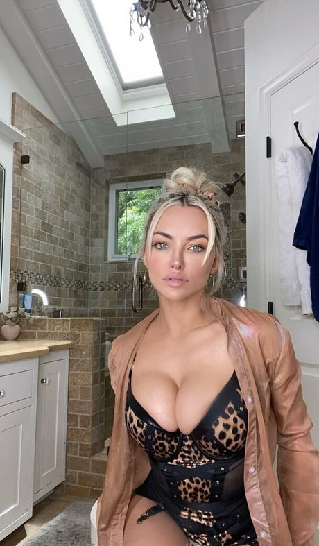 lindseypelas erotic pornstar pic