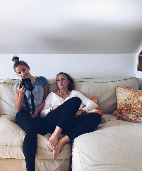 shemale handjob onlyfans art naked photos