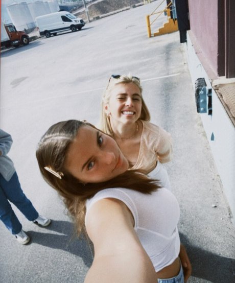 Lola Dubrul perfect actress gallery